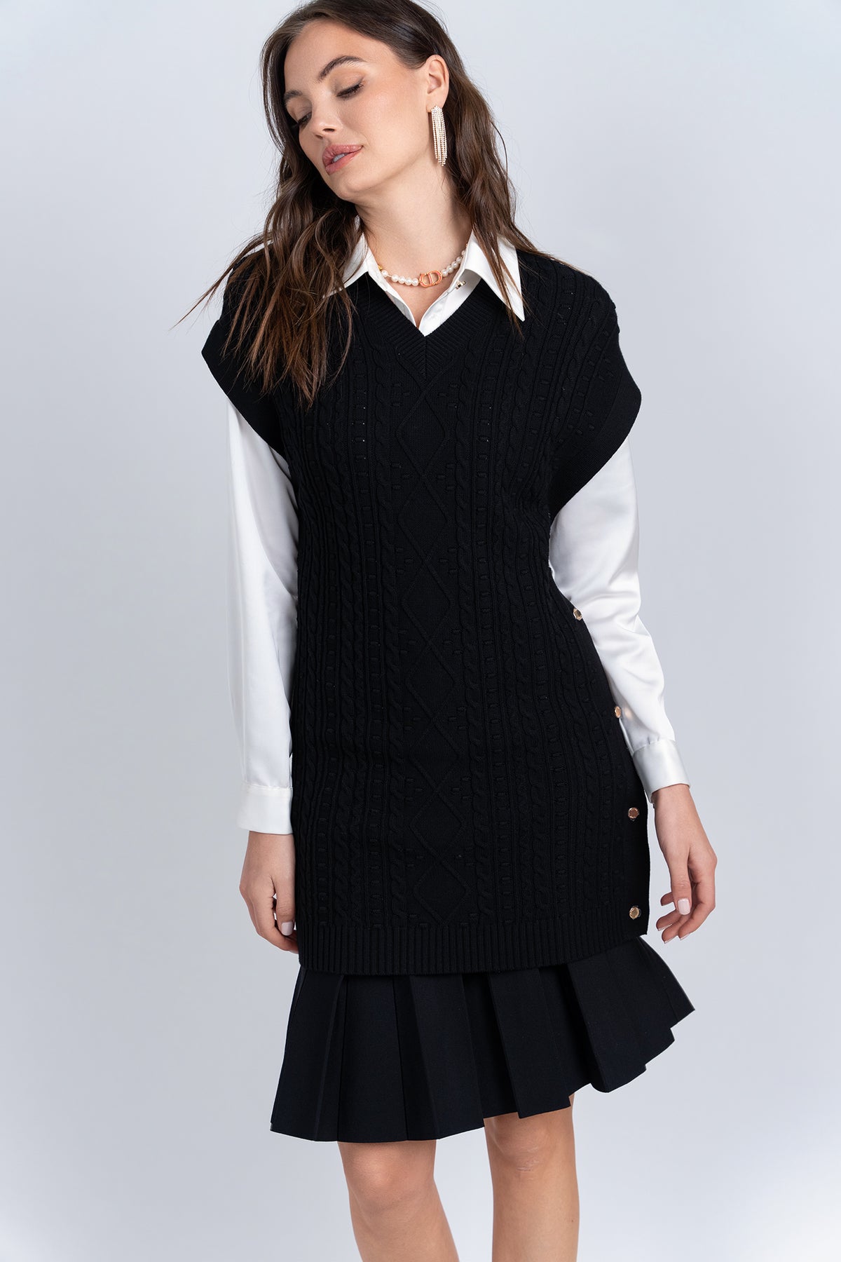 Aleeza Paris Argamini – modest top in Black