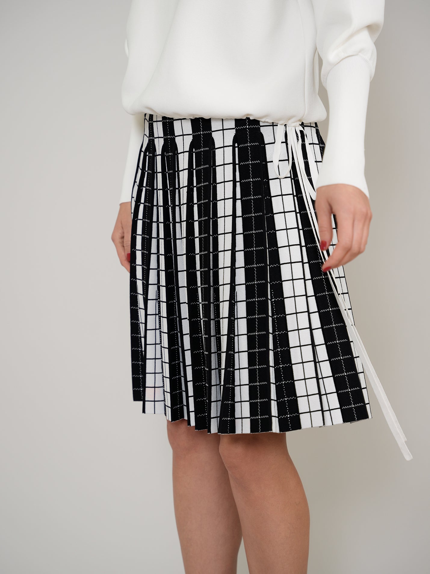 Black and White Pleated Skirt – Aleeza Paris