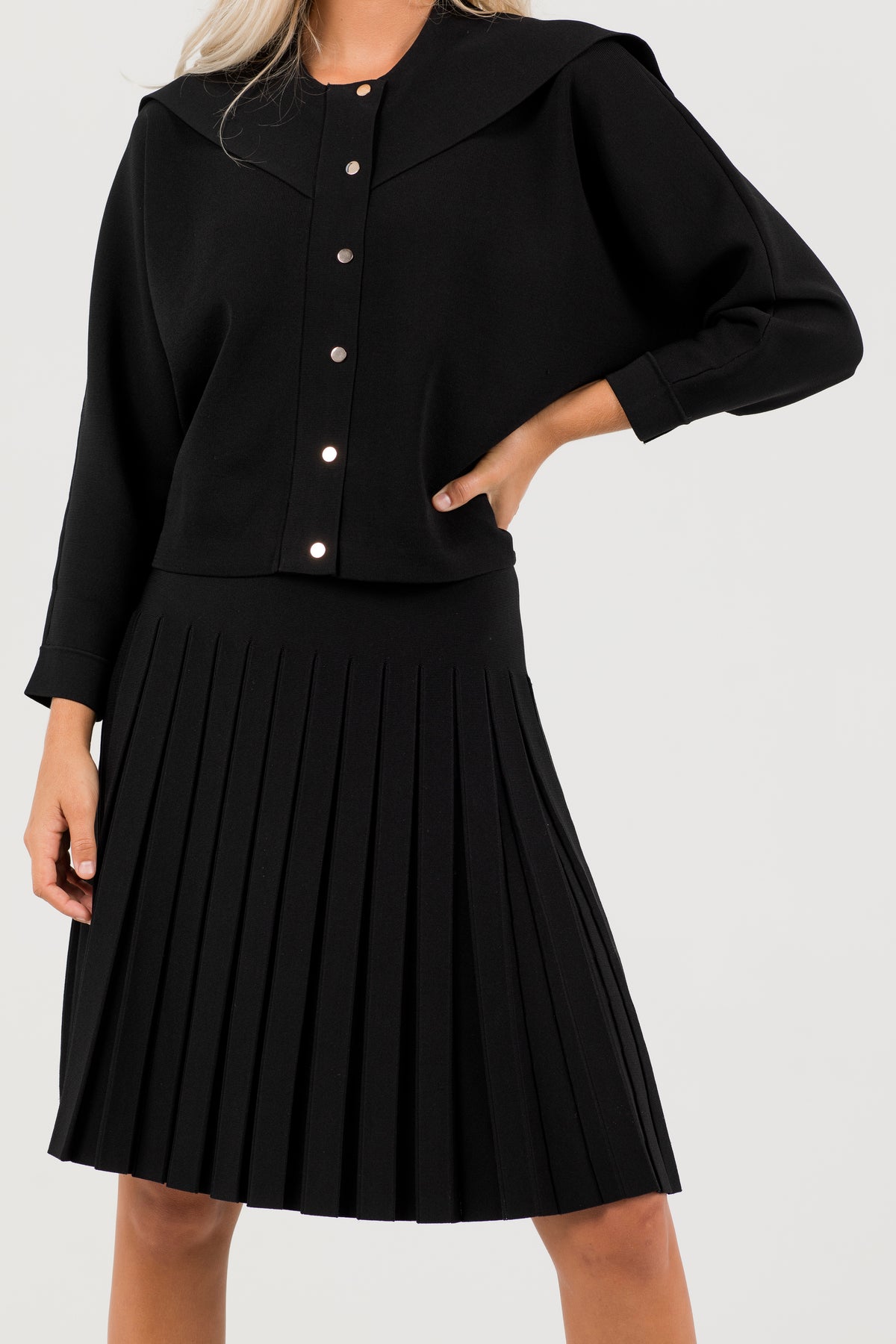 Aleeza Paris Adjustable Pleated Wonder Skirt In Black – modest skirt in Black