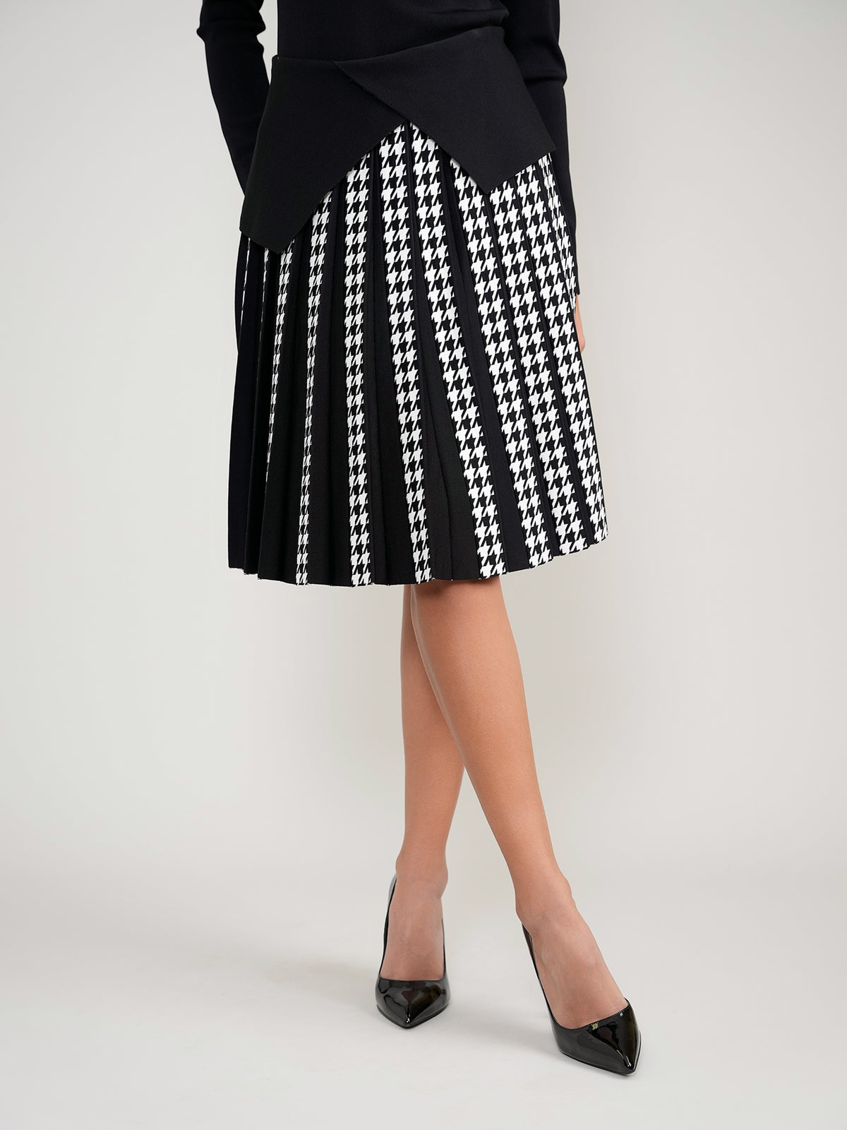 Aleeza Paris Houndstooth Knit Pleated Skirt – modest skirt in Black/White
