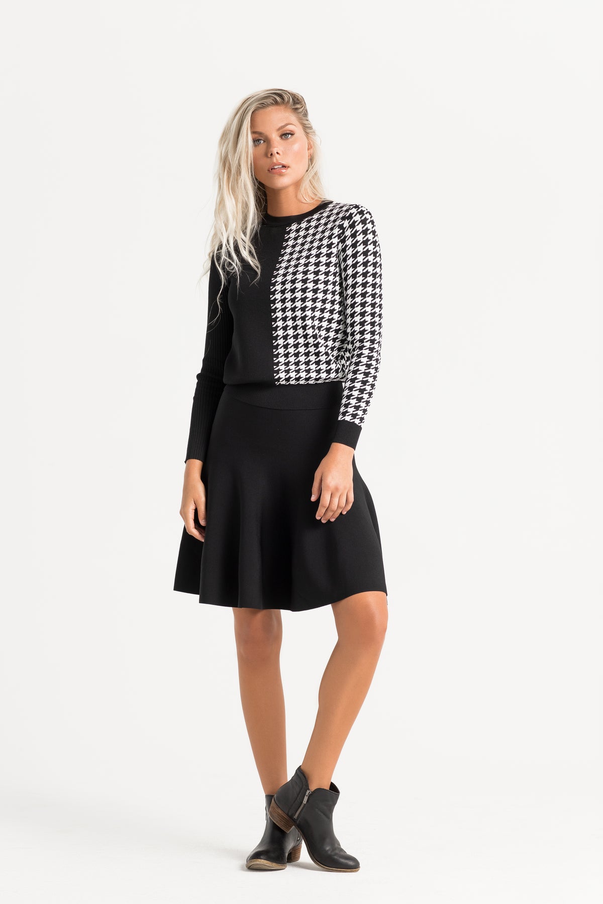 Aleeza Paris Houndstooth Knit Top – modest top in Black/White