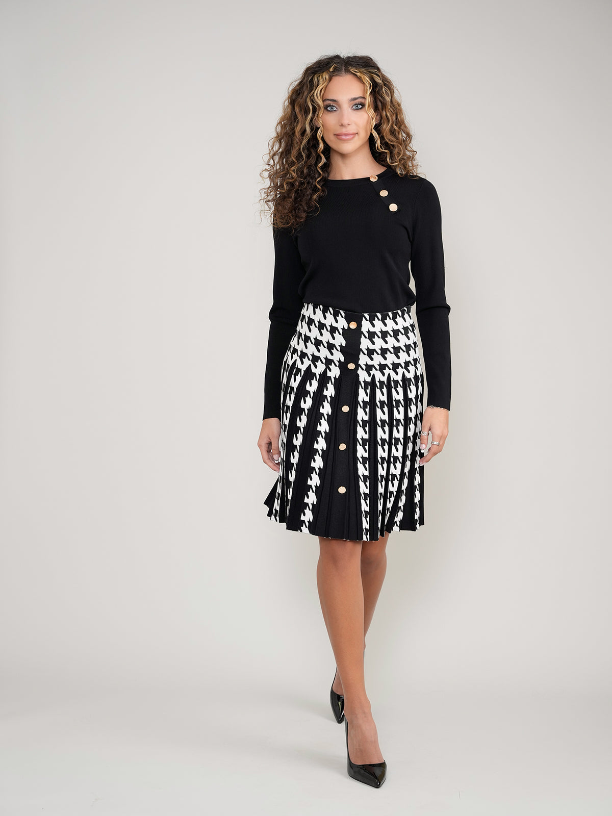 Aleeza Paris Houndstooth Button Pleated Skirt – modest skirt in Black/White