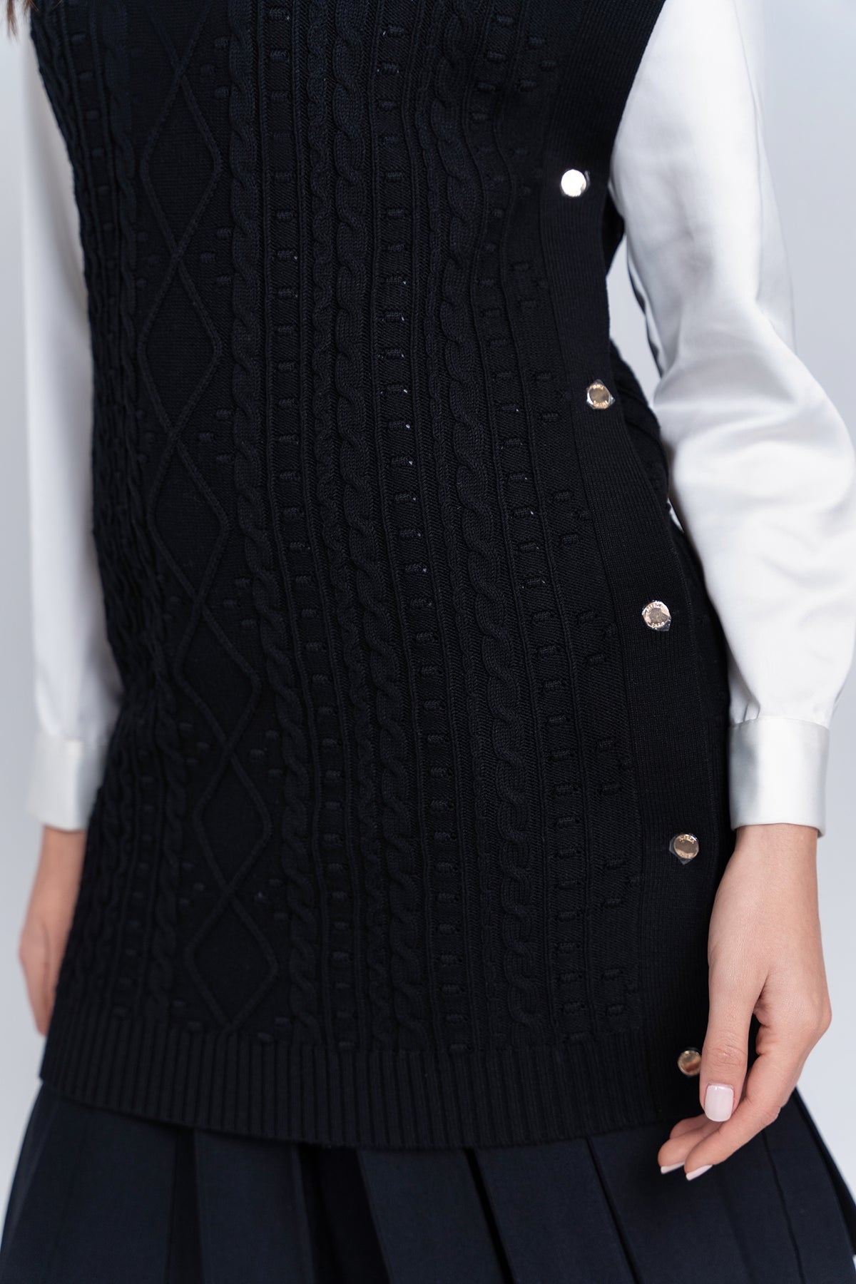 Aleeza Paris Argamini – modest top in Black