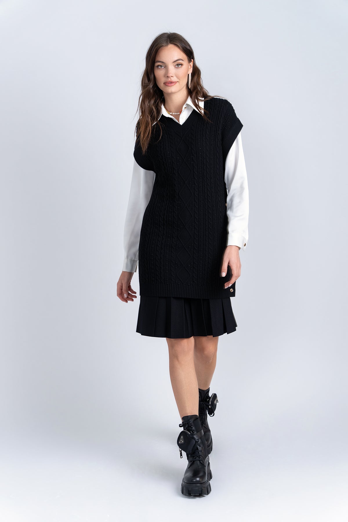 Aleeza Paris Argamini – modest top in Black