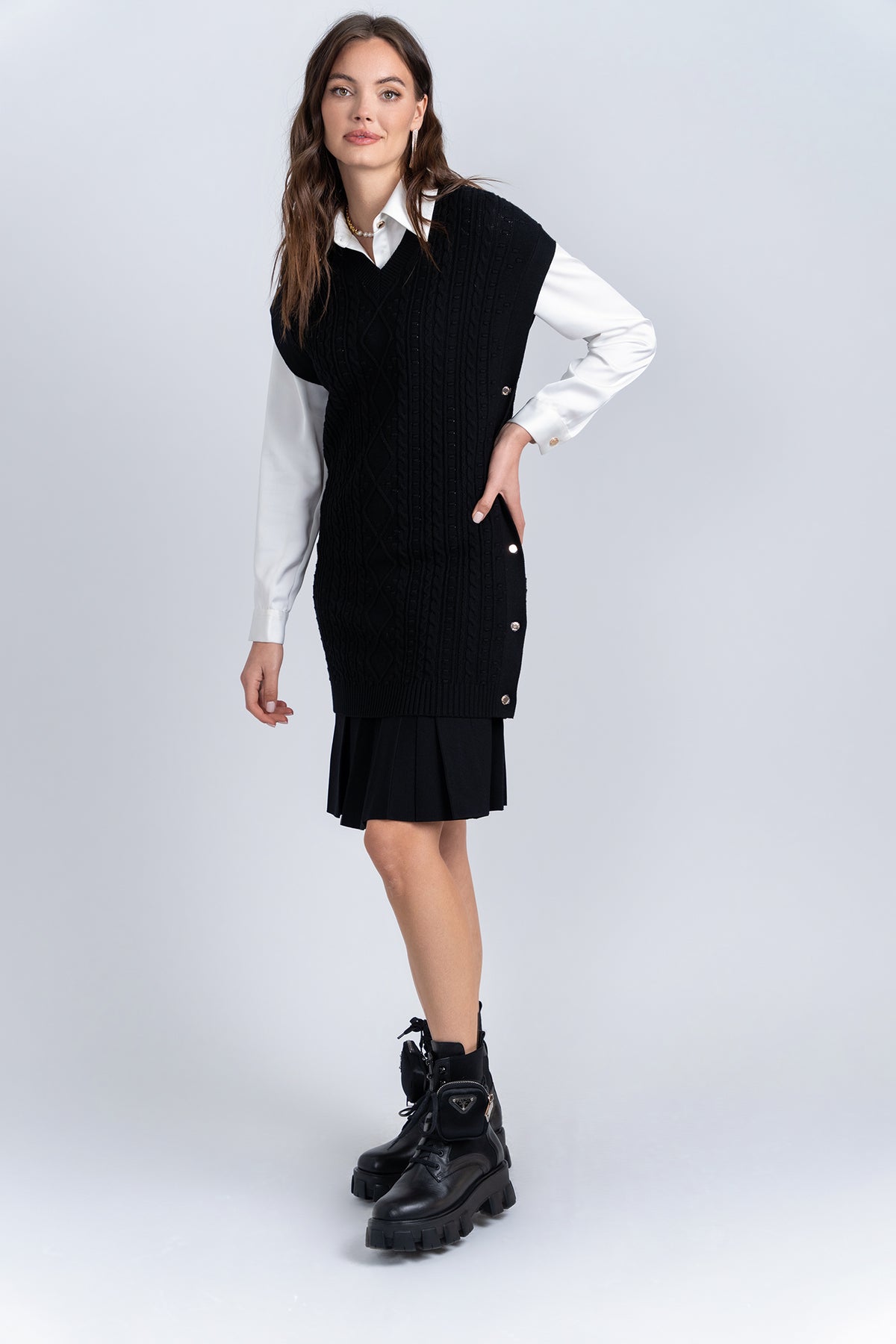Aleeza Paris Argamini – modest top in Black