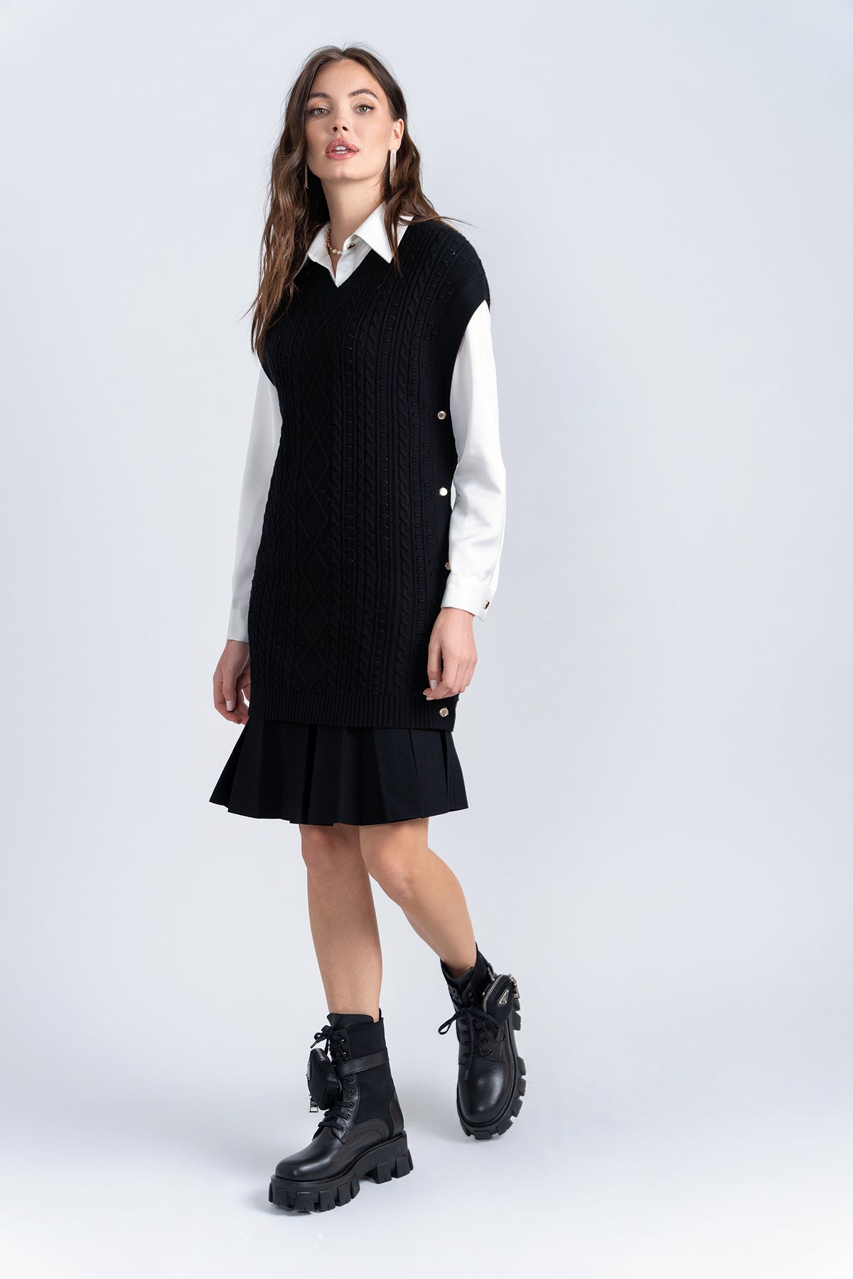 Aleeza Paris Argamini – modest top in Black
