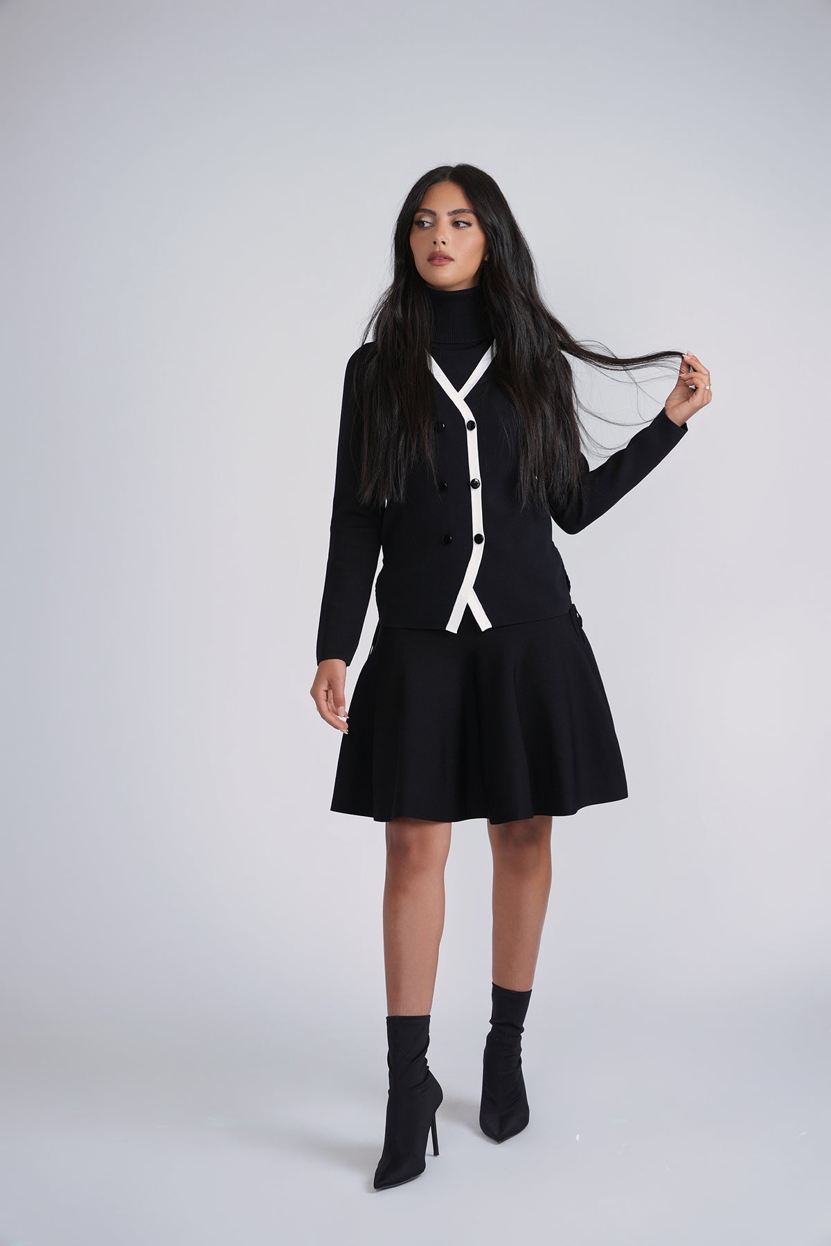 Aleeza Paris Effortless Cardigan – modest jacket in Black