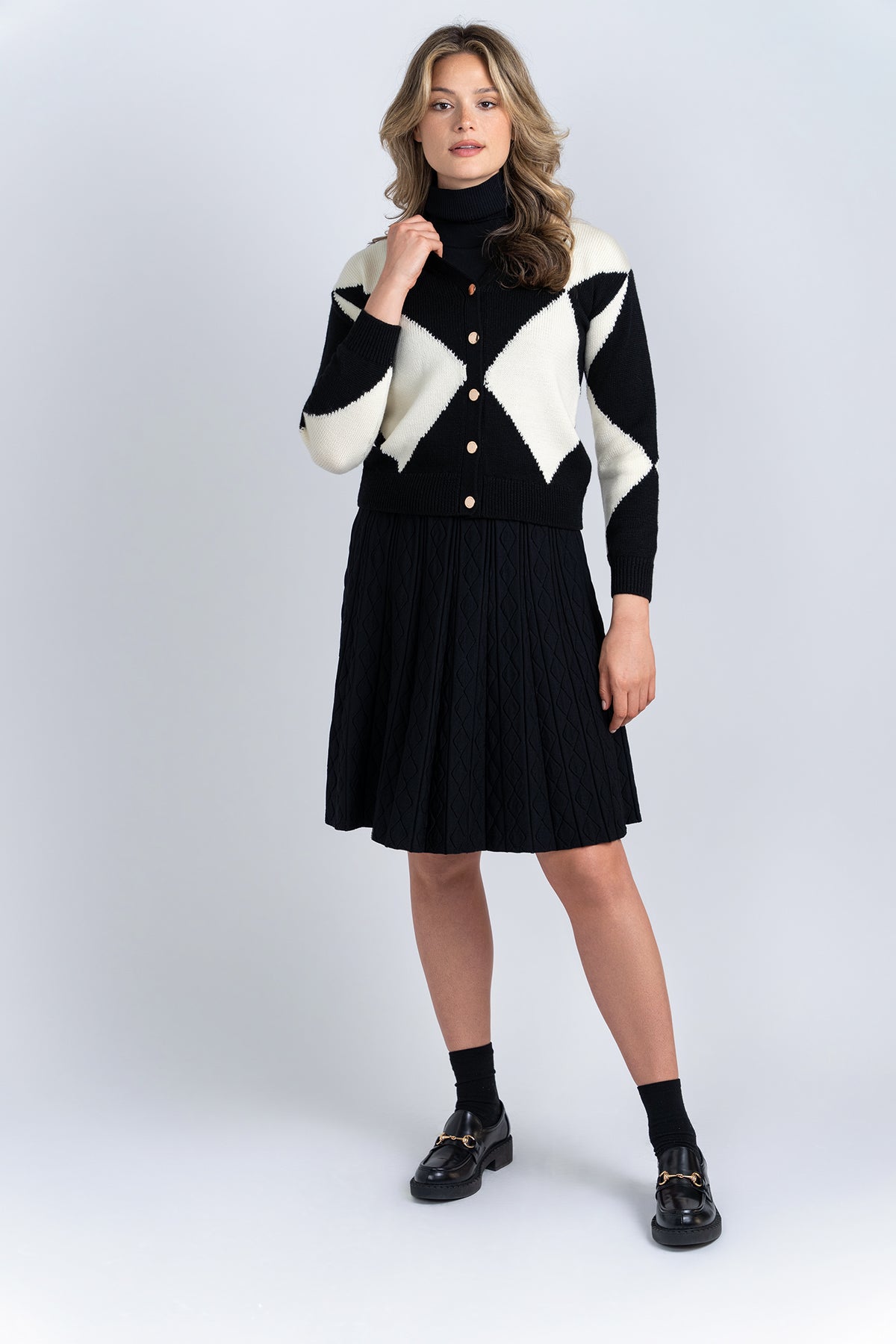 Aleeza Paris Kacey Blazer – modest top in Black/Ivory