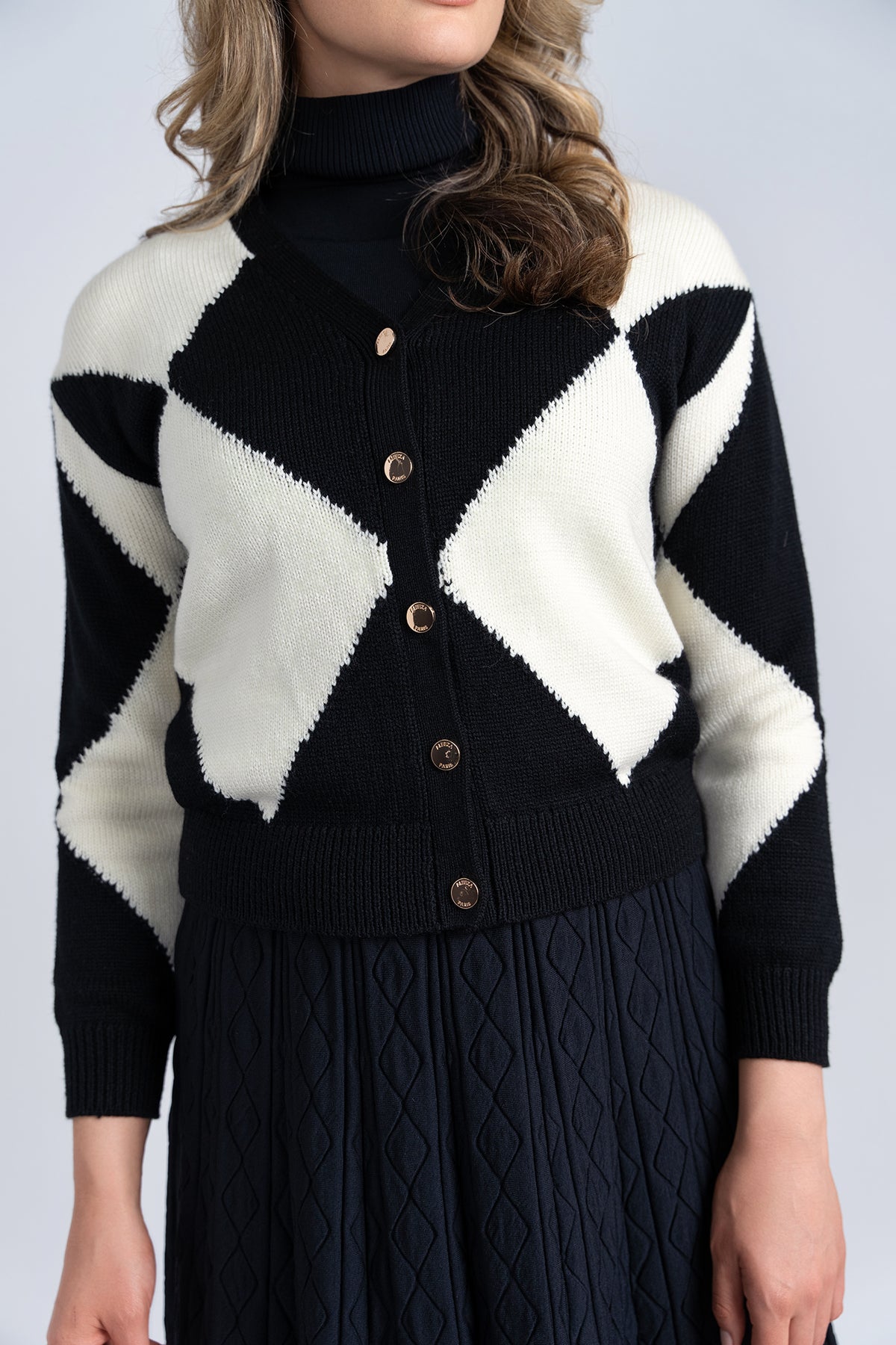 Aleeza Paris Kacey Blazer – modest top in Black/Ivory