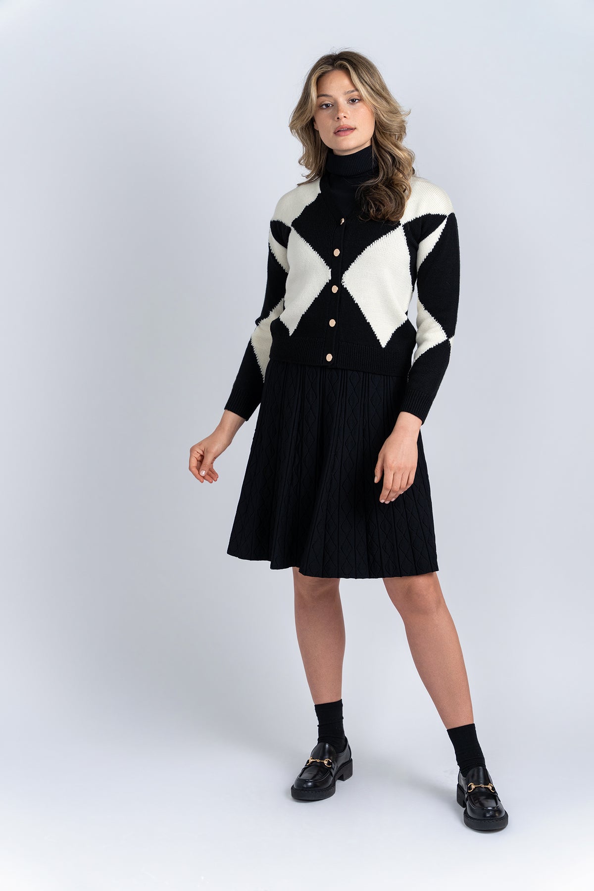 Aleeza Paris Kacey Blazer – modest top in Black/Ivory