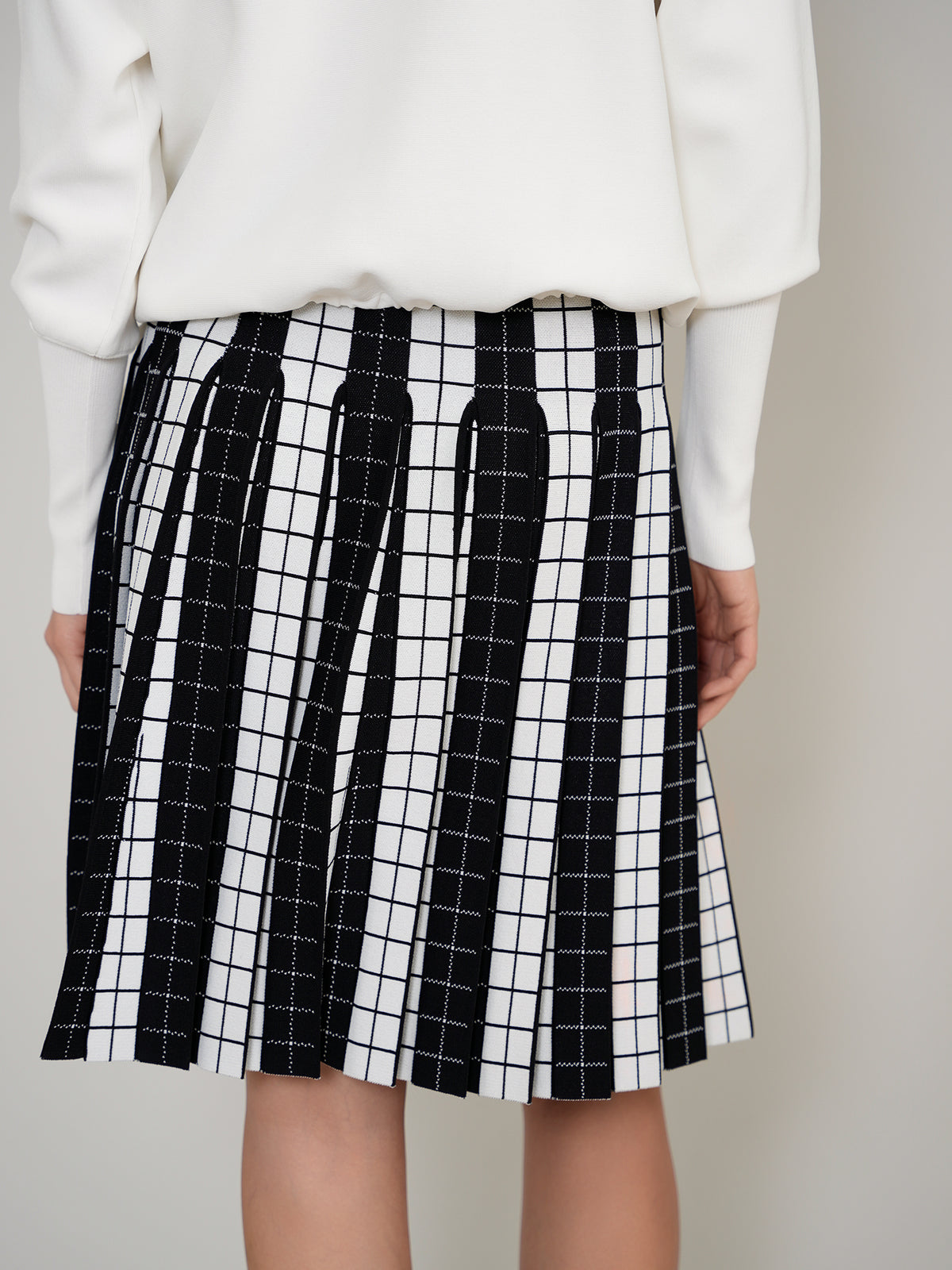 Aleeza Paris Black and White Pleated Skirt – modest skirt in Black and White