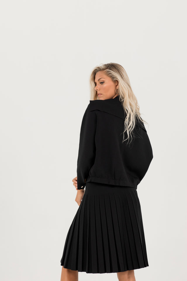 Adjustable Pleated Wonder Skirt In Black