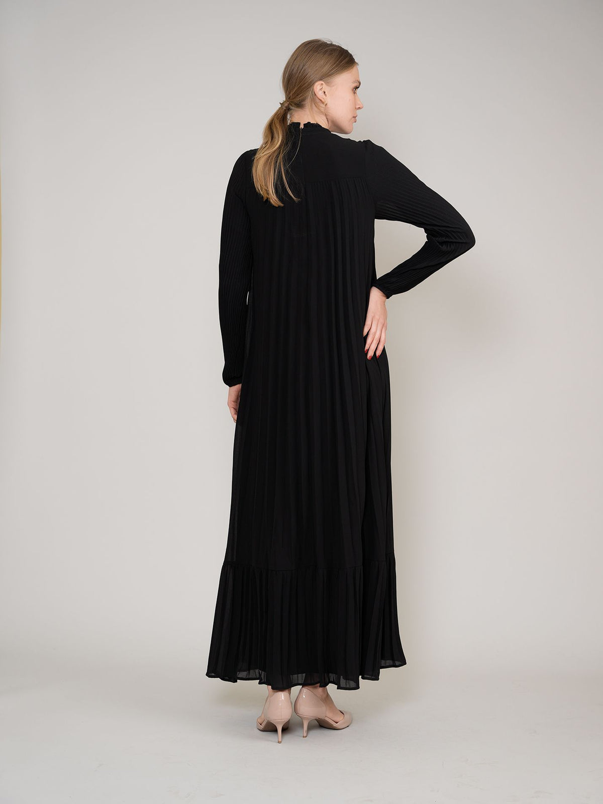 Aleeza Paris Estella Midi Dress – modest dress in Black