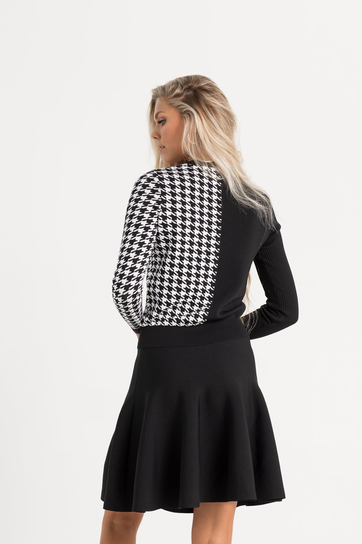 Aleeza Paris Houndstooth Knit Top – modest top in Black/White
