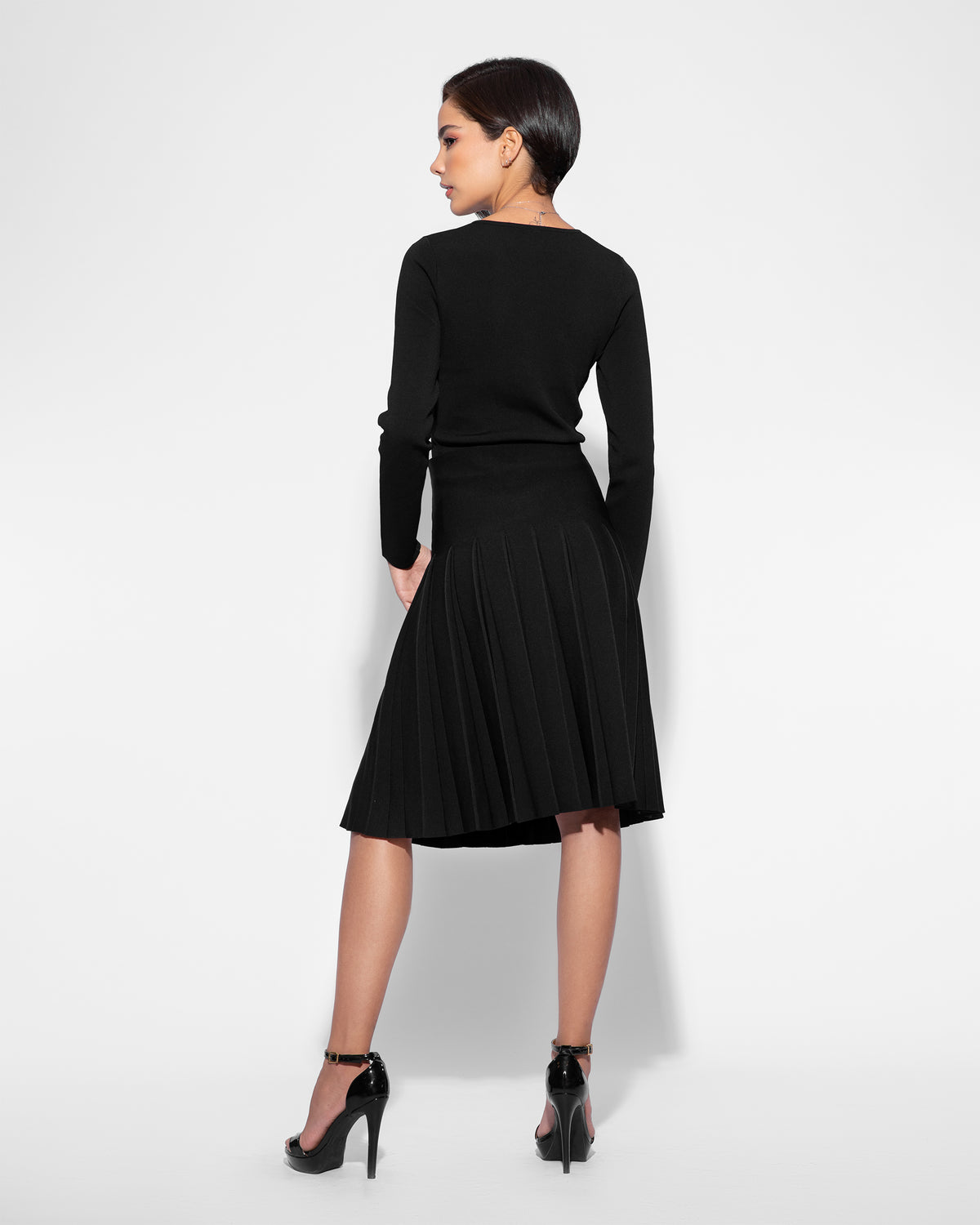 Aleeza Paris Pleated Wonder Skirt In Black – modest skirt in Black